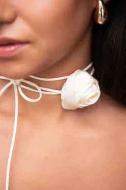 My Jewellery Ras De Cou Cordon Blanc Et Fleur Satinée New