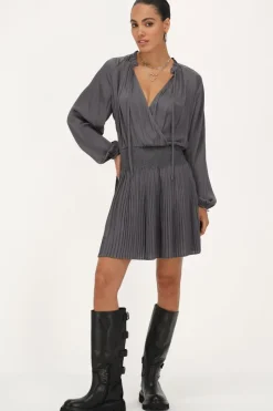 My Jewellery Robe Grise Plissée Satinée Argenté/Gris/Gris foncé Clearance