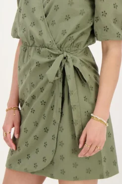 My Jewellery Robe Portefeuille e Avec Broderie Florale Vert Sale
