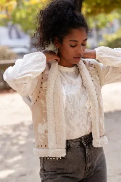 My Jewellery Veste Sans Manches En Teddy Et Broderies Beige Hot