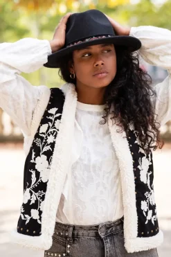 My Jewellery Veste Sans Manches Noire En Teddy Et Broderies Blanches Noir et blanc Clearance